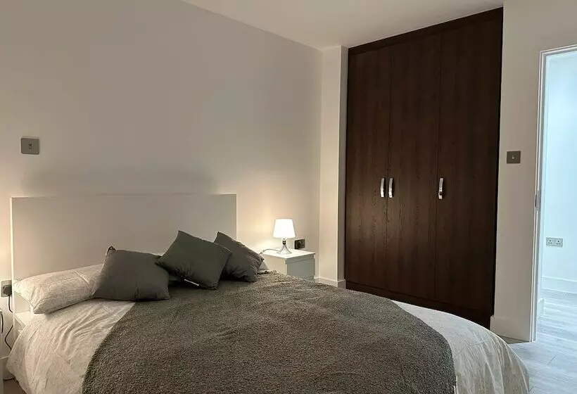 Kensington House By Solitaire Suites