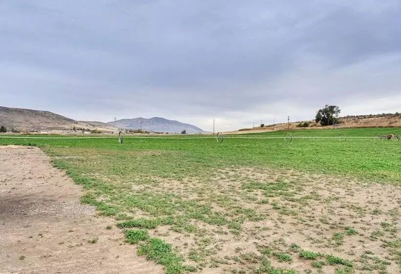 Klamath Falls Home On 189 Acres: Fire Pit & Grill!