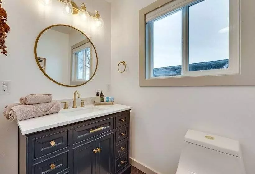 Klamath Falls Home On 189 Acres: Fire Pit & Grill!