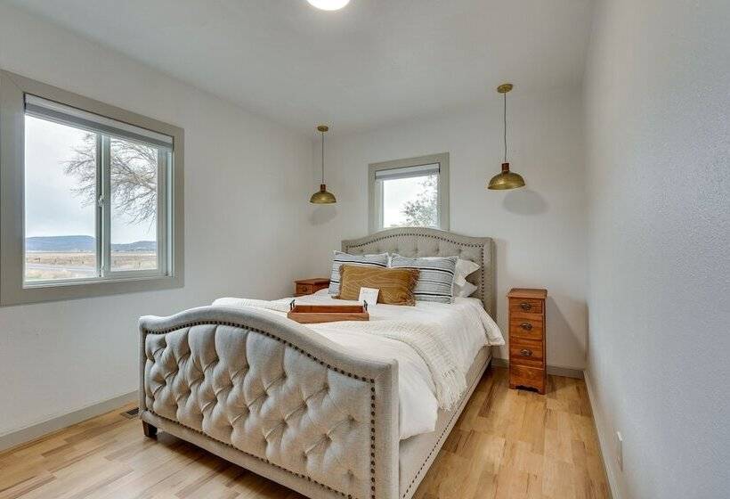 Klamath Falls Home On 189 Acres: Fire Pit & Grill!