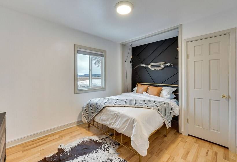 Klamath Falls Home On 189 Acres: Fire Pit & Grill!