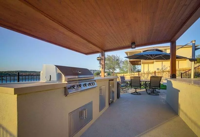 Lago Vista Home W/ Private Pool & Sport Court!