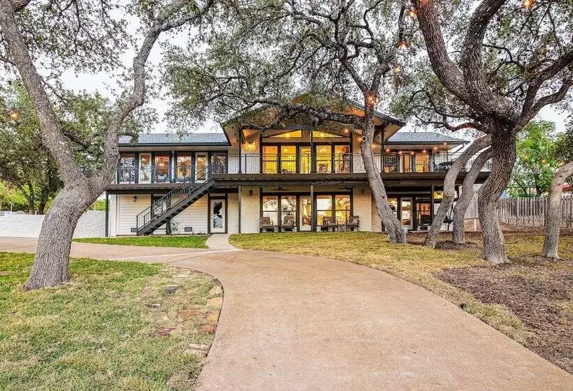 Lago Vista Home W/ Private Pool & Sport Court!