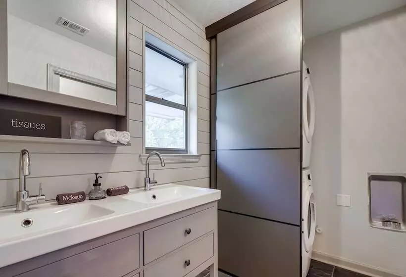 Lago Vista Home W/ Private Pool & Sport Court!