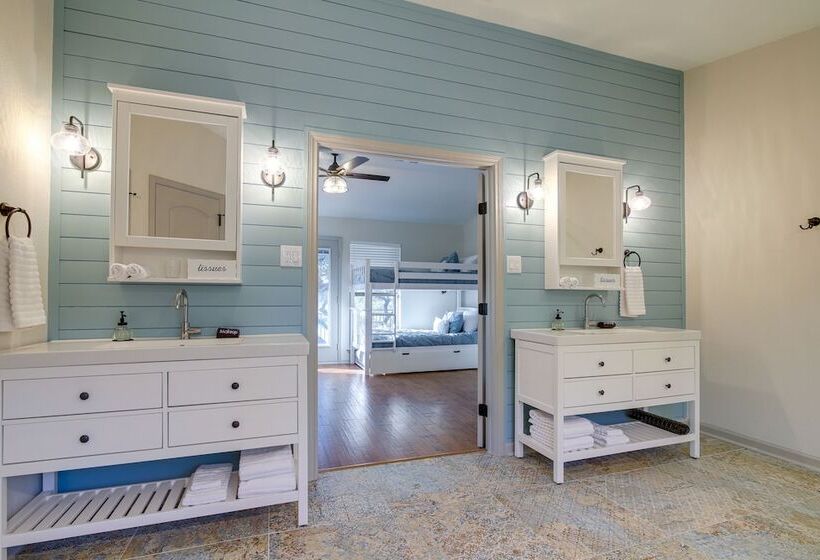 Lago Vista Home W/ Private Pool & Sport Court!