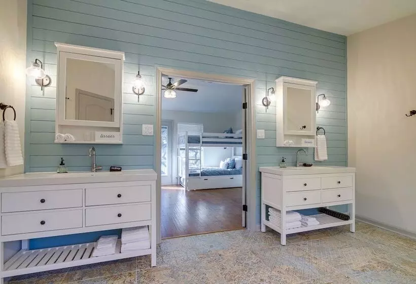 Lago Vista Home W/ Private Pool & Sport Court!