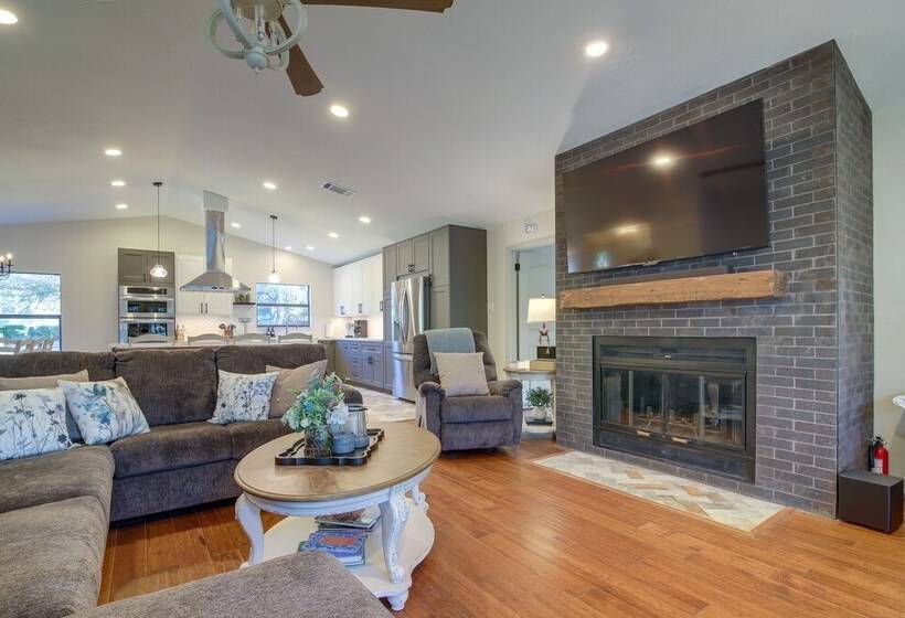 Lago Vista Home W/ Private Pool & Sport Court!