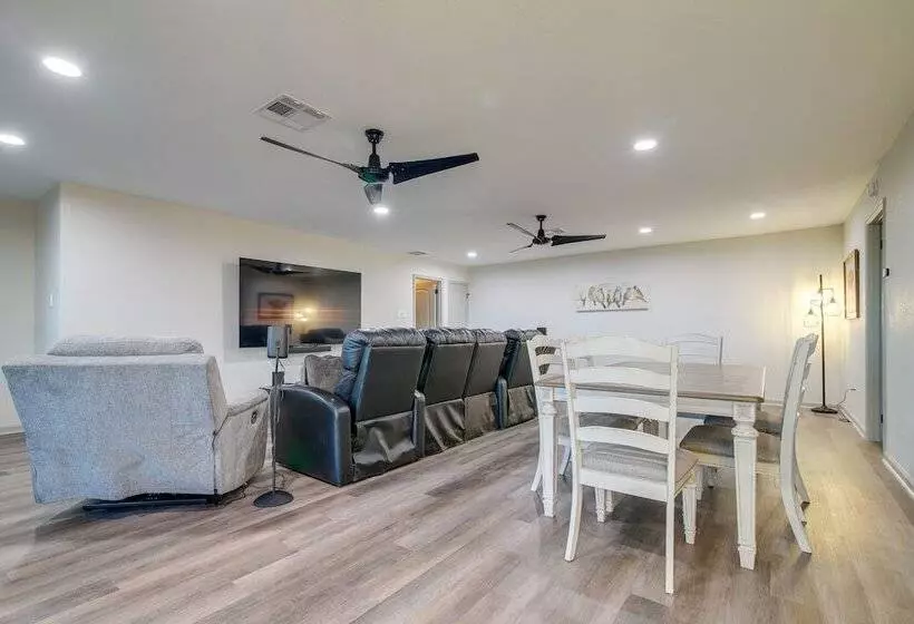 Lago Vista Home W/ Private Pool & Sport Court!