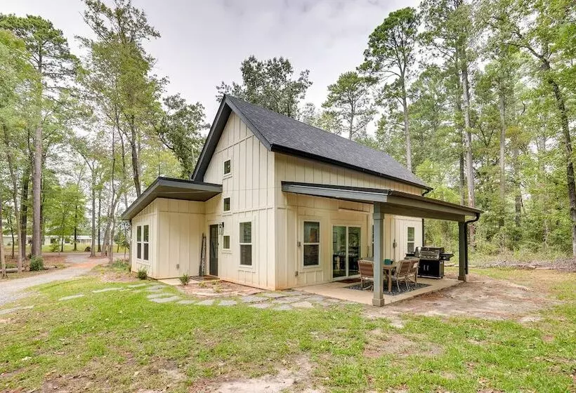 Lakefront Texas Abode W/ Kayaks, Fire Pit & Patio!