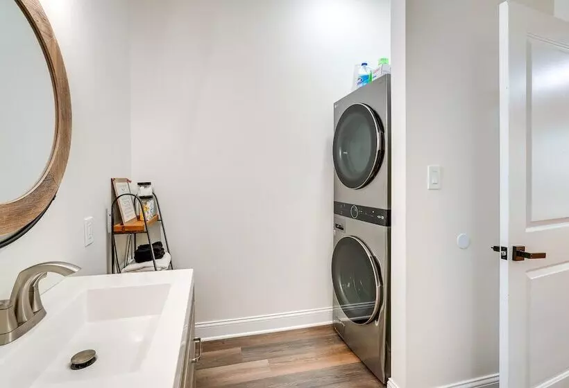 Lakefront Texas Abode W/ Kayaks, Fire Pit & Patio!