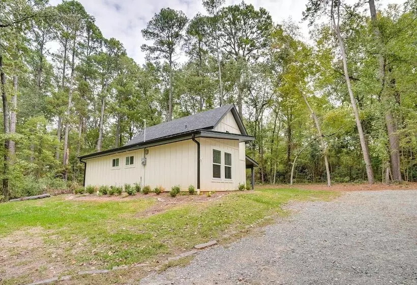 Lakefront Texas Abode W/ Kayaks, Fire Pit & Patio!
