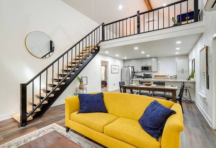 Lakefront Texas Abode W/ Kayaks, Fire Pit & Patio!