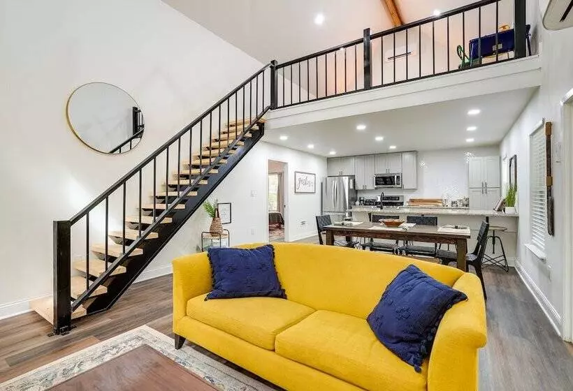 Lakefront Texas Abode W/ Kayaks, Fire Pit & Patio!