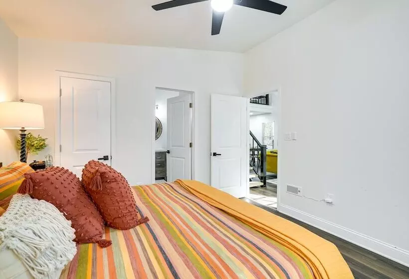 Lakefront Texas Abode W/ Kayaks, Fire Pit & Patio!