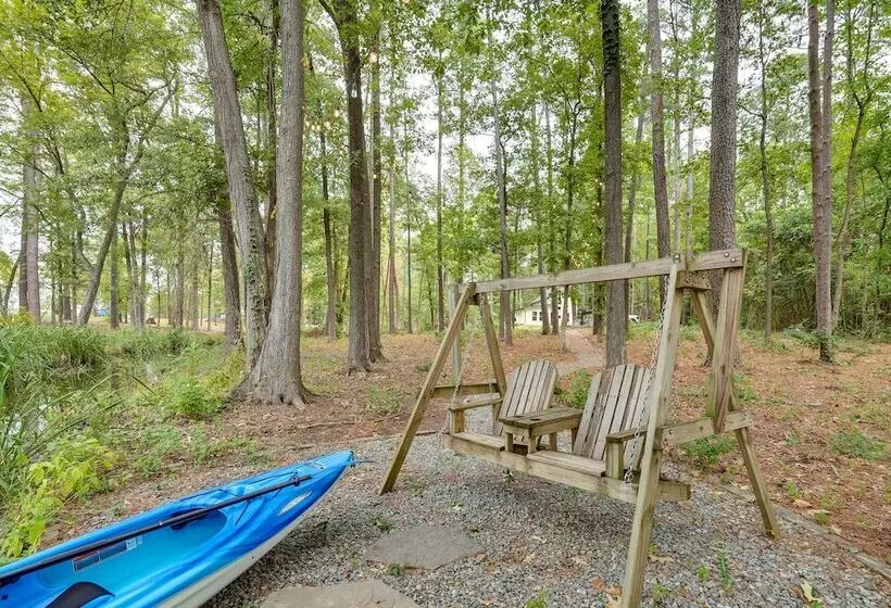 Lakefront Texas Abode W/ Kayaks, Fire Pit & Patio!
