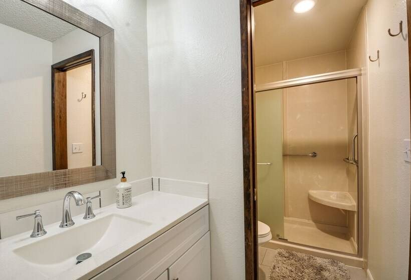 Lovely Medford Home W/ Patio, Fire Pit + Gas Grill