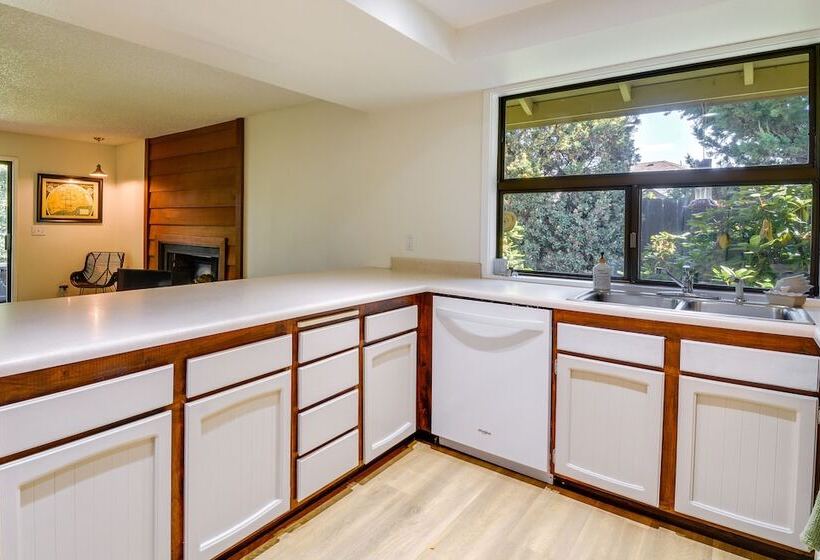 Lovely Medford Home W/ Patio, Fire Pit + Gas Grill