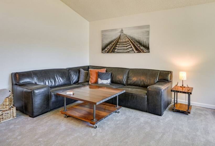 Lovely Medford Home W/ Patio, Fire Pit + Gas Grill