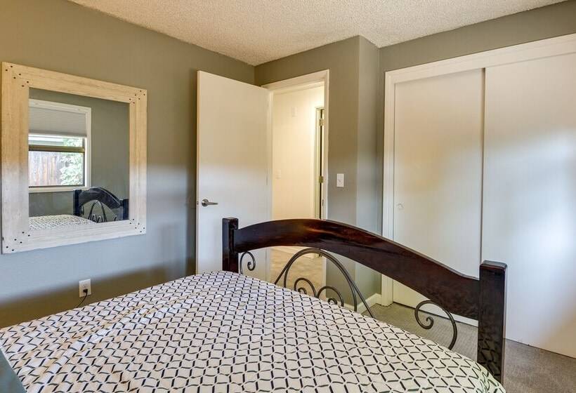 Lovely Medford Home W/ Patio, Fire Pit + Gas Grill