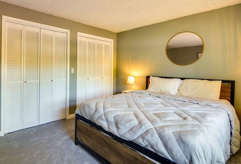 Lovely Medford Home W/ Patio, Fire Pit + Gas Grill