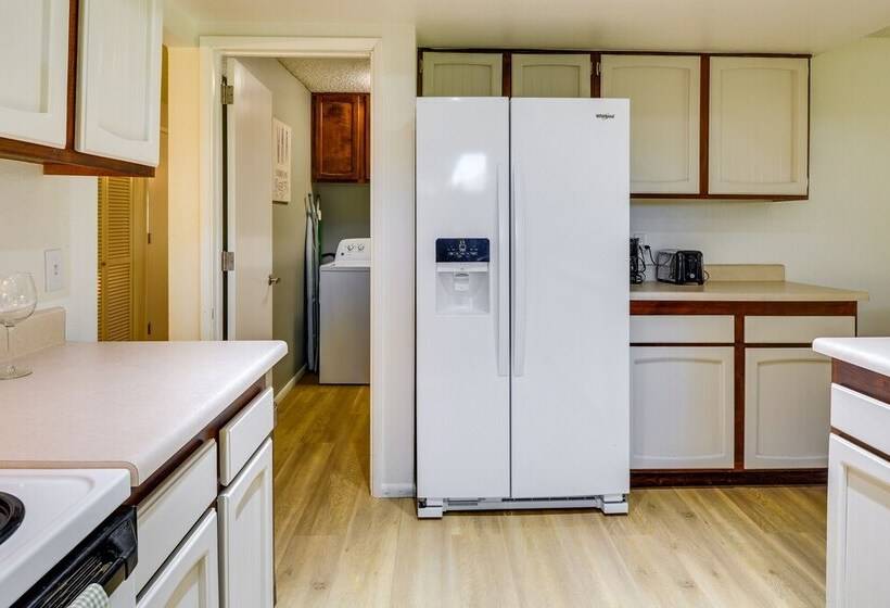 Lovely Medford Home W/ Patio, Fire Pit + Gas Grill