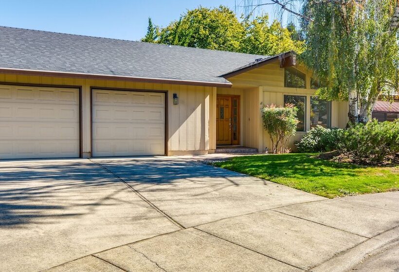 Lovely Medford Home W/ Patio, Fire Pit + Gas Grill