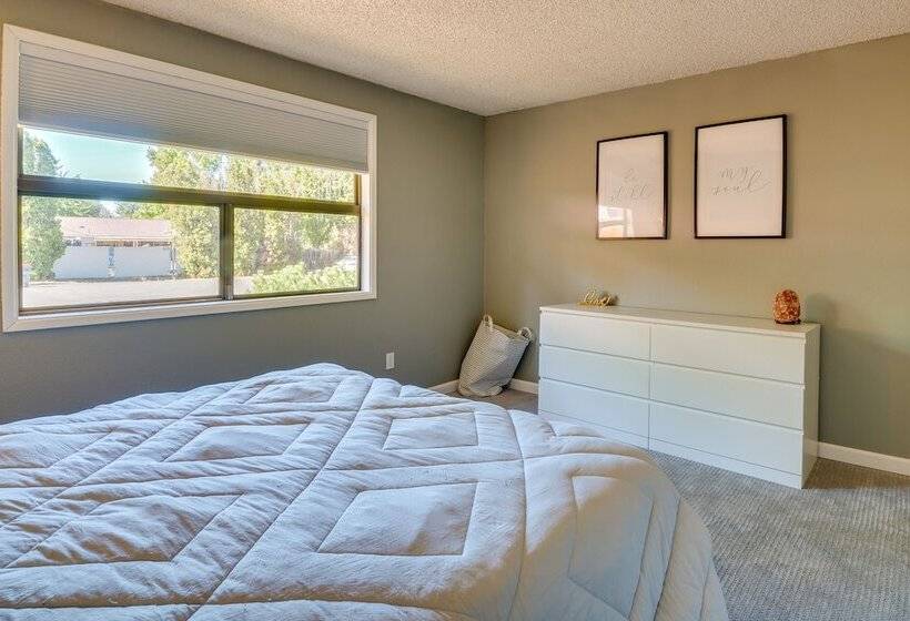 Lovely Medford Home W/ Patio, Fire Pit + Gas Grill