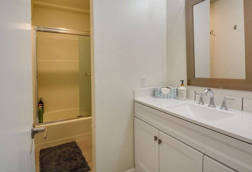 Lovely Medford Home W/ Patio, Fire Pit + Gas Grill