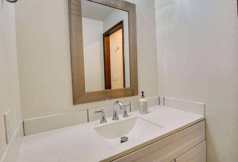 Lovely Medford Home W/ Patio, Fire Pit + Gas Grill