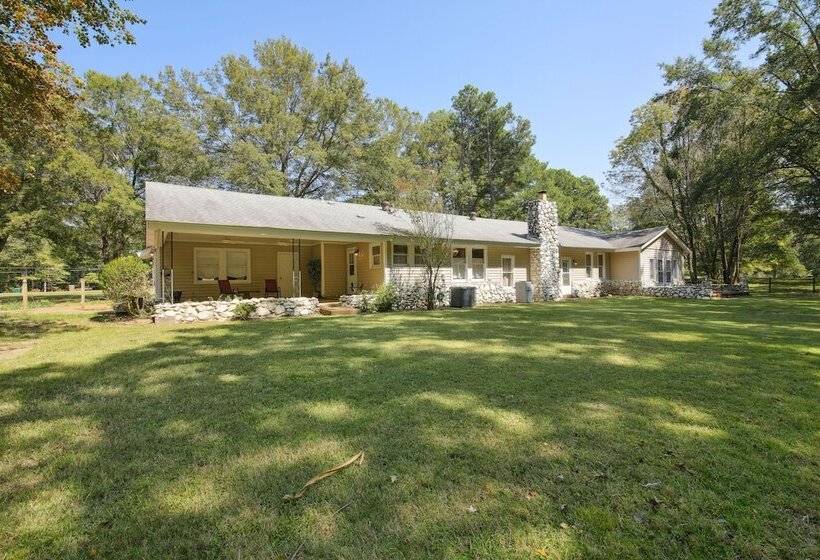 Natures Care: Home W/ Pond, 16 Mi To Memphis!