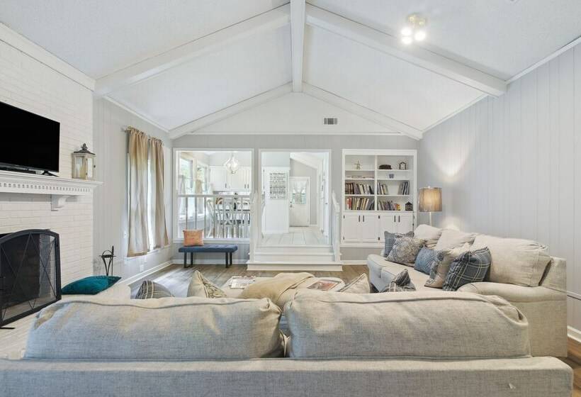 Natures Care: Home W/ Pond, 16 Mi To Memphis!