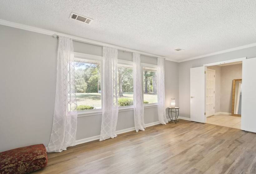 Natures Care: Home W/ Pond, 16 Mi To Memphis!