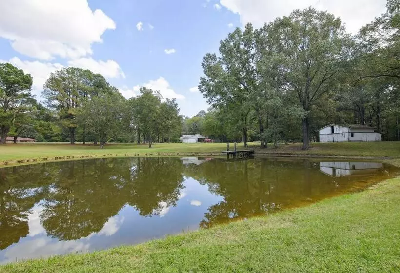 Natures Care: Home W/ Pond, 16 Mi To Memphis!