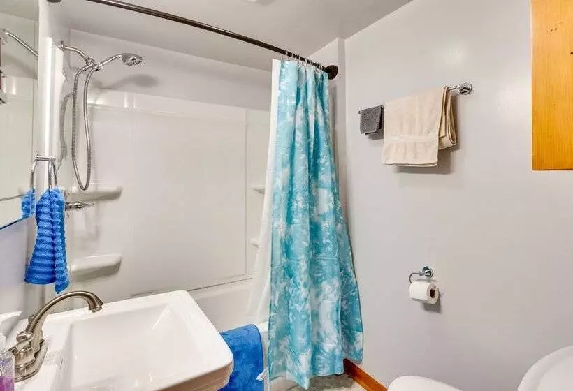 Pet Friendly Ohio Retreat W/ Patio & Fire Pit!
