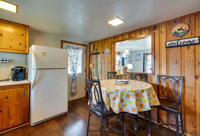 Pet Friendly Ohio Retreat W/ Patio & Fire Pit!