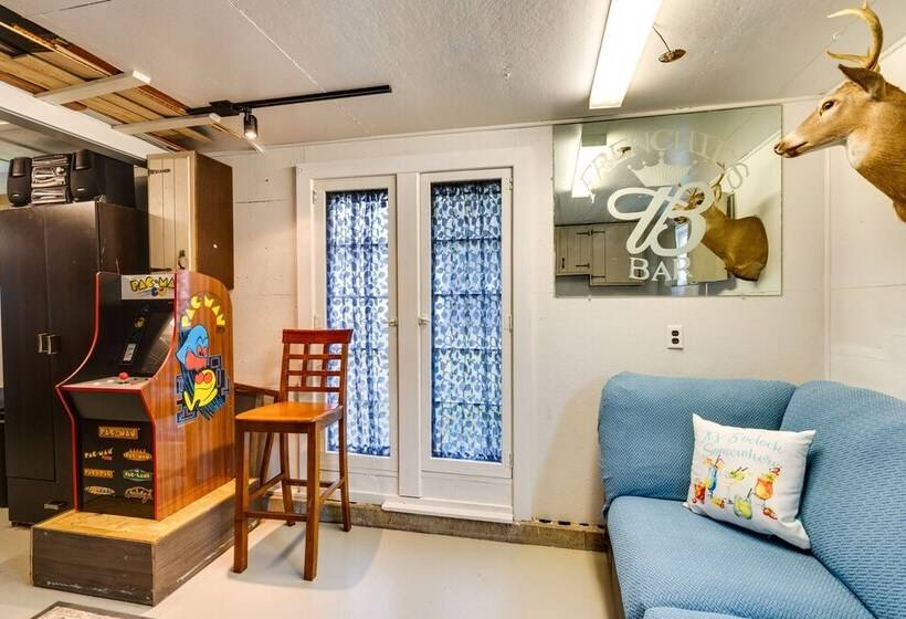 Pet Friendly Ohio Retreat W/ Patio & Fire Pit!