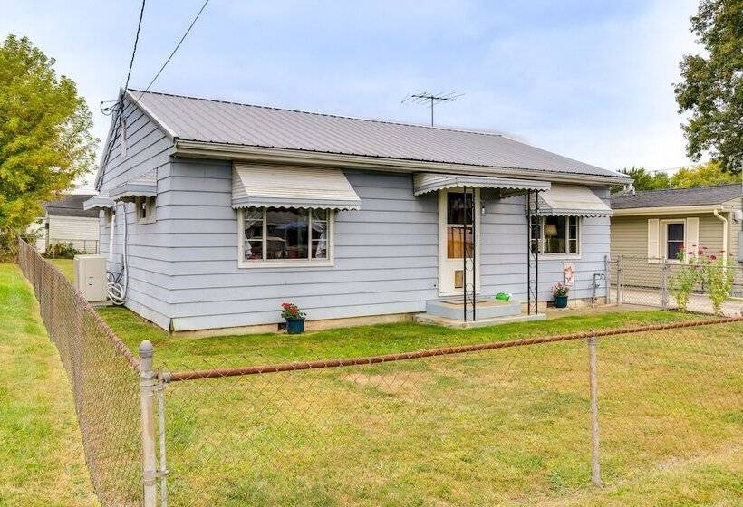 Pet Friendly Ohio Retreat W/ Patio & Fire Pit!