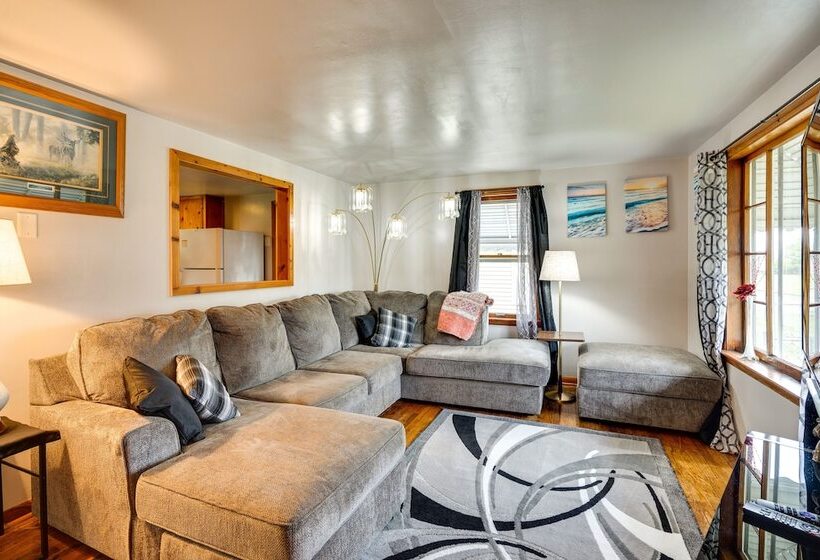 Pet Friendly Ohio Retreat W/ Patio & Fire Pit!