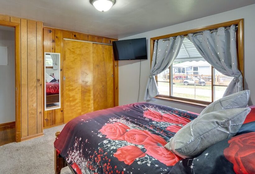 Pet Friendly Ohio Retreat W/ Patio & Fire Pit!