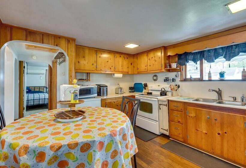 Pet Friendly Ohio Retreat W/ Patio & Fire Pit!