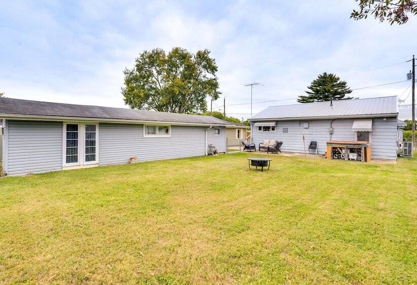 Pet Friendly Ohio Retreat W/ Patio & Fire Pit!