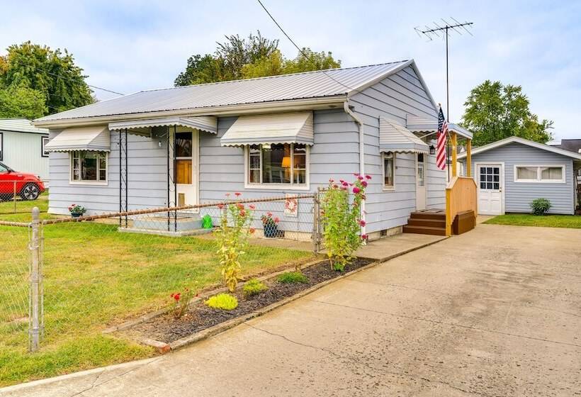 Pet Friendly Ohio Retreat W/ Patio & Fire Pit!