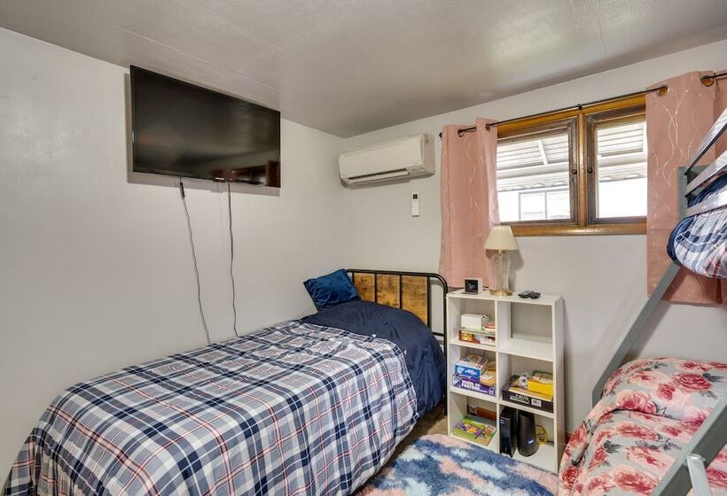 Pet Friendly Ohio Retreat W/ Patio & Fire Pit!