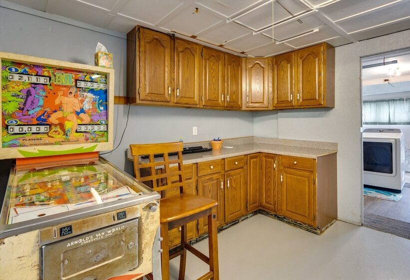 Pet Friendly Ohio Retreat W/ Patio & Fire Pit!