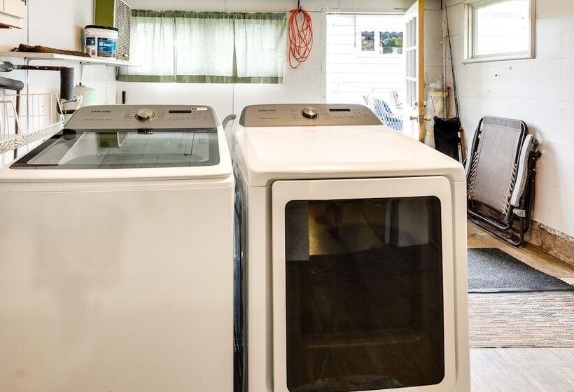 Pet Friendly Ohio Retreat W/ Patio & Fire Pit!