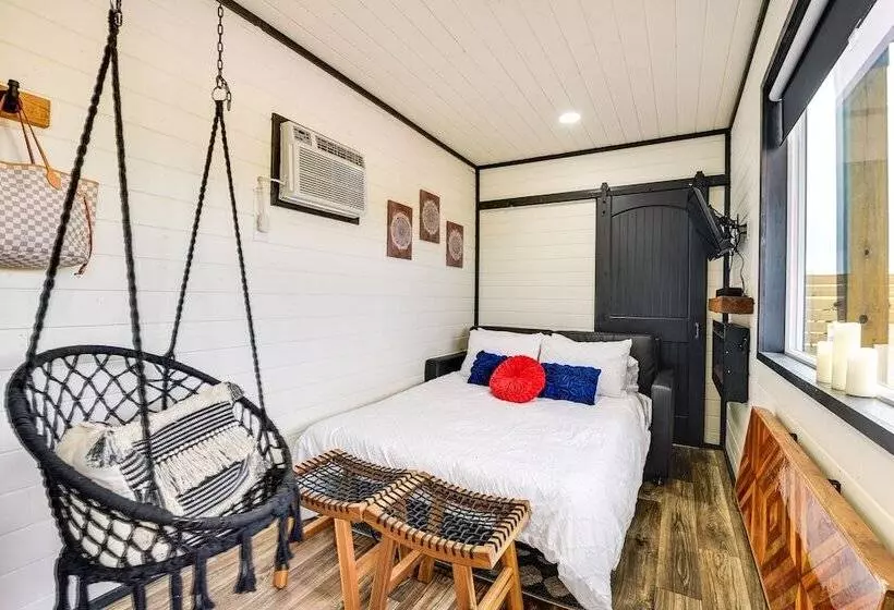 Remote Strawn Container Home With Hot Tub!