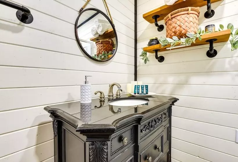 Remote Strawn Container Home With Hot Tub!