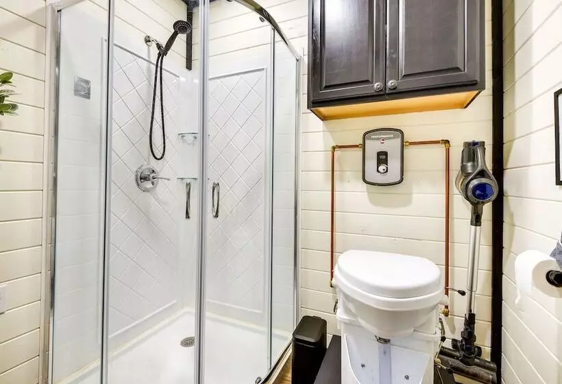 Remote Strawn Container Home With Hot Tub!