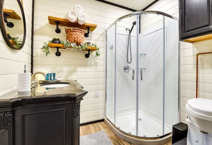 Remote Strawn Container Home With Hot Tub!