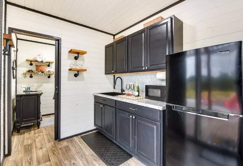 Remote Strawn Container Home With Hot Tub!